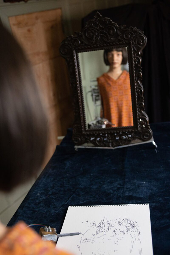 على هيئة إنسان..تعرف إلى أول فنانة 