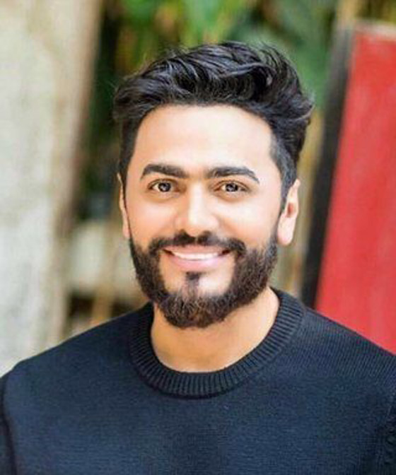 تامر حسني يفاجئ احدى معجباته ويقبل دعوتها لحضور حفل زفافها صورة رقم 3