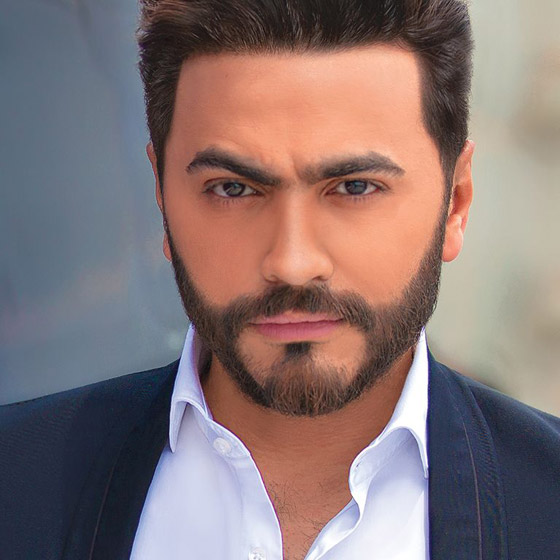 تامر حسني يفاجئ احدى معجباته ويقبل دعوتها لحضور حفل زفافها صورة رقم 5