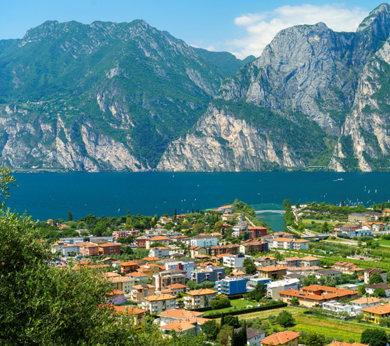 بالصور: إليكم جولة سياحية ربيعية في أجمل البحيرات الإيطالية صورة رقم 2