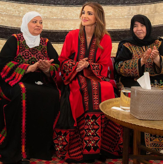 الثوب الأردني التقليدي على الملكة رانيا: التراث الأصيل في أبهى صوره صورة رقم 7