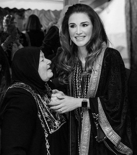 الثوب الأردني التقليدي على الملكة رانيا: التراث الأصيل في أبهى صوره صورة رقم 16