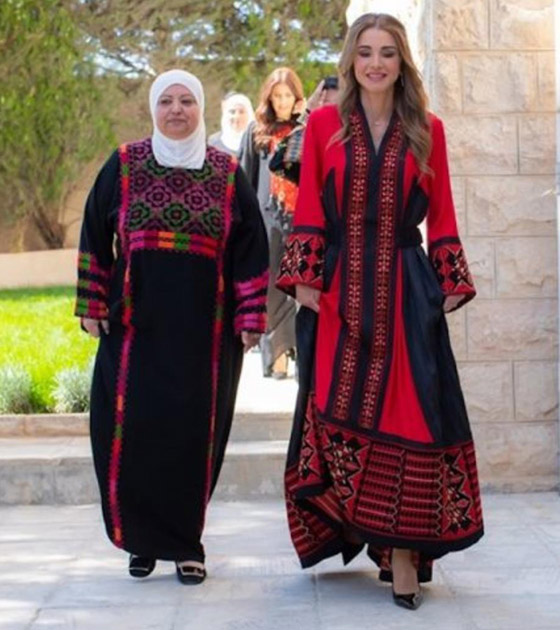 الثوب الأردني التقليدي على الملكة رانيا: التراث الأصيل في أبهى صوره صورة رقم 20