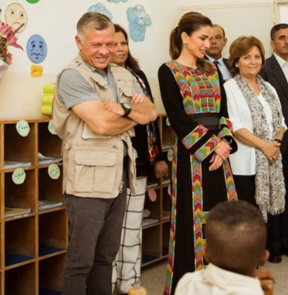 الثوب الأردني التقليدي على الملكة رانيا: التراث الأصيل في أبهى صوره صورة رقم 24