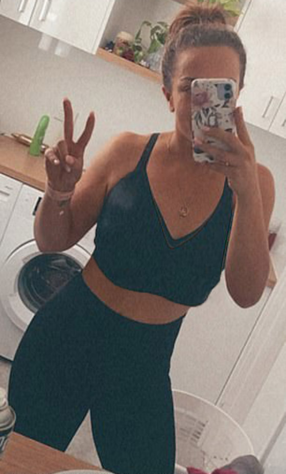 صور مذهلة: سيدة تخسر 40 كغم بوقت قياسي دون جراحة! لن تصدق الفرق.. اكتشف السر! صورة رقم 11 صور مذهلة: سيدة تخسر 40 كغم بوقت قياسي دون جراحة! لن تصدق الفرق.. اكتشف السر! صورة رقم 11