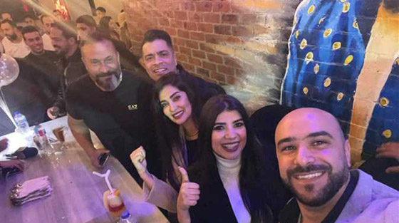 القبض على حسن شاكوش وقت افتتاحه كافيه شوب والشرطة تقوم بتشميع المحل! صور صورة رقم 3