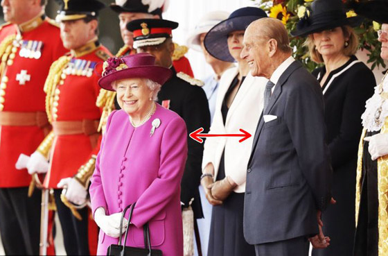 قواعد وقوانين غريبة يلتزم بها أفراد العائلة المالكة منذ ولادتهم! صورة رقم 3