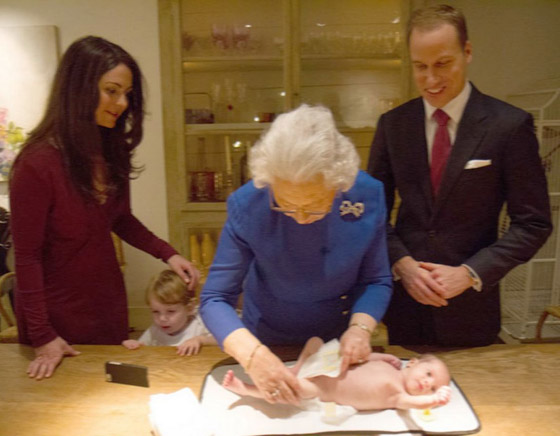 قواعد وقوانين غريبة يلتزم بها أفراد العائلة المالكة منذ ولادتهم! صورة رقم 8