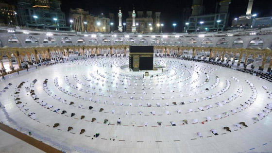 بالصور.. محصنون ضد كورونا يؤدون مناسك العمرة صورة رقم 5