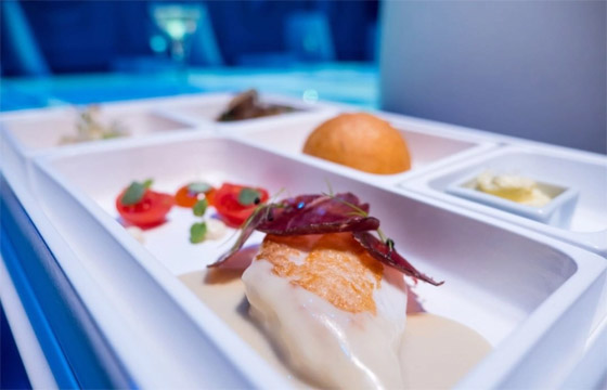 المشروبات والوجبات ورحلات الطيران.. أغلى 10 تجارب سفر حول العالم صورة رقم 7