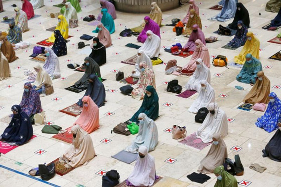 فيروس كورونا: نساء يستقبلن رمضان رغم الوباء، والأكسجين في السوق السوداء صورة رقم 1 فيروس كورونا: نساء يستقبلن رمضان رغم الوباء، والأكسجين في السوق السوداء صورة رقم 1