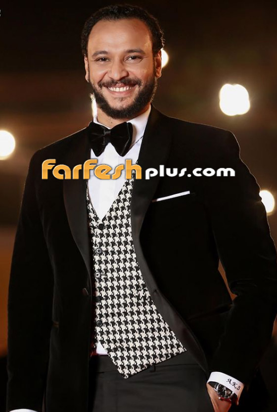 صور أحمد خالد صالح يحمل نعش والدته التي توفيت بكورونا، ويتلقى عزاء النجوم صورة رقم 12 صور أحمد خالد صالح يحمل نعش والدته التي توفيت بكورونا، ويتلقى عزاء النجوم صورة رقم 12