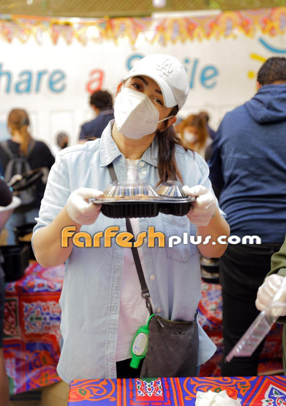 كندة علوش تشارك في إعداد وتوزيع وجبات إفطار صورة رقم 1