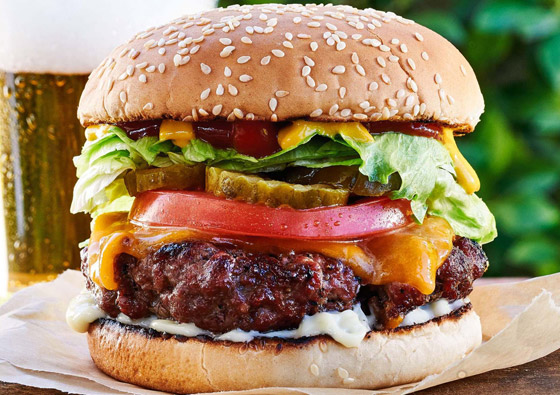 حيلة مطعم للترويج: ارسم علامتنا كوشم مقابل شطائر برغر مجانية لمدة عام صورة رقم 7