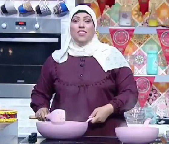 طباخة مصرية تثير تفاعلا واسعا.. كيف ردت على متصل أهانها على الهواء؟ صورة رقم 7 طباخة مصرية تثير تفاعلا واسعا.. كيف ردت على متصل أهانها على الهواء؟ صورة رقم 7