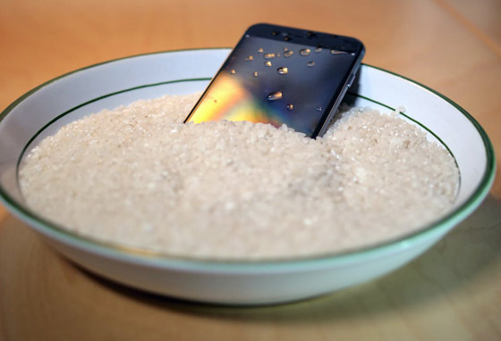 ماذا تفعل إذا تعرّض هاتفك للبلل؟ لا تضعه بالأرز واتبع هذه الخطوات الـ9 صورة رقم 9