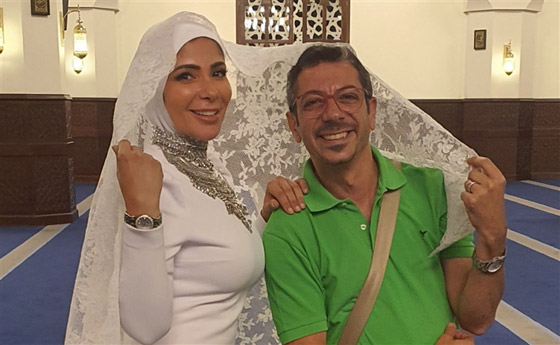 مصمم فستان زفاف منى زكي في 