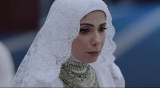 مصمم فستان زفاف منى زكي في 
