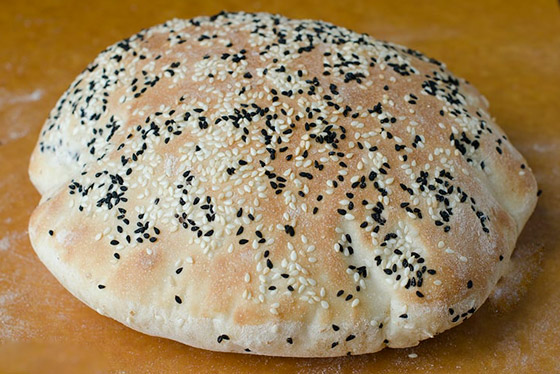 تعرفوا إلى طريقة تحضير خبز رمضان بالسمسم وحبة البركة صورة رقم 7