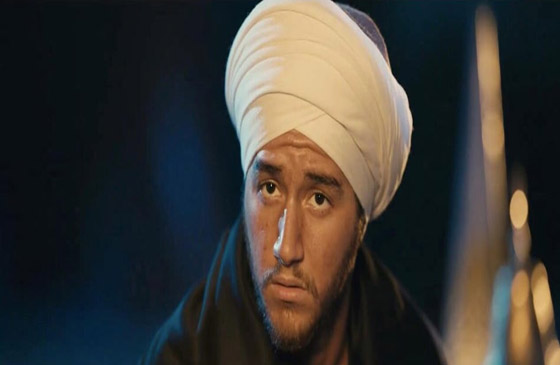 من اخطاء مسلسلات رمضان: صعايدة 5 نجوم! أكل المحشي بالشوكة والسكينة يعرض مالك وداش للسخرية صورة رقم 5