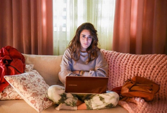 مخرج مصري يشيد بالنجمتين منى زكي وأمينة خليل ويقول لباقي الفنانات: تعلمن منهن! صورة رقم 3 مخرج مصري يشيد بالنجمتين منى زكي وأمينة خليل ويقول لباقي الفنانات: تعلمن منهن! صورة رقم 3