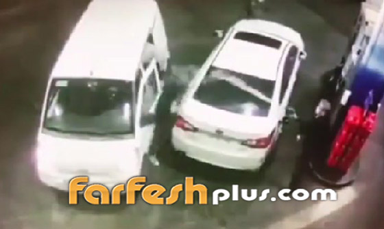 عجوز شجاع يواجه لصوصا بطريقة مثيرة.. جعلهم يلوذون بالفرار! فيديو صورة رقم 2 عجوز شجاع يواجه لصوصا بطريقة مثيرة.. جعلهم يلوذون بالفرار! فيديو صورة رقم 2