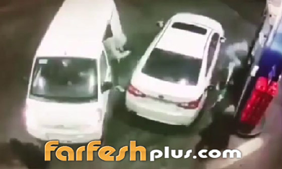 عجوز شجاع يواجه لصوصا بطريقة مثيرة.. جعلهم يلوذون بالفرار! فيديو صورة رقم 3 عجوز شجاع يواجه لصوصا بطريقة مثيرة.. جعلهم يلوذون بالفرار! فيديو صورة رقم 3