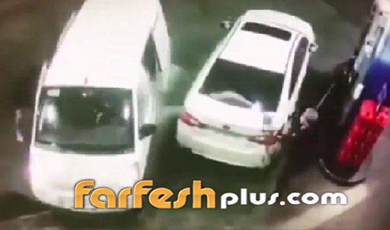عجوز شجاع يواجه لصوصا بطريقة مثيرة.. جعلهم يلوذون بالفرار! فيديو صورة رقم 5 عجوز شجاع يواجه لصوصا بطريقة مثيرة.. جعلهم يلوذون بالفرار! فيديو صورة رقم 5