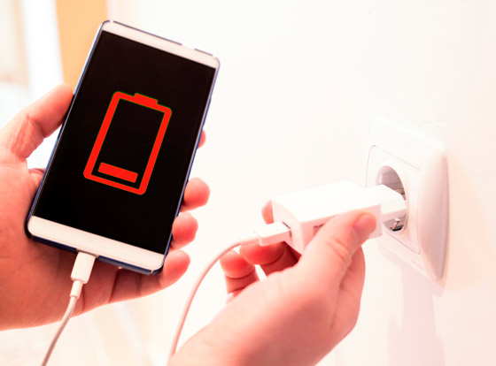 هل من الآمن ترك الهاتف المحمول متصلا بالشاحن طوال الليل؟ صورة رقم 3