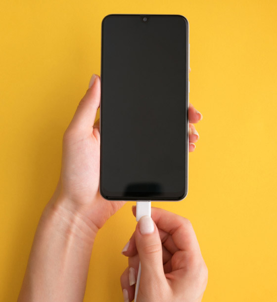 هل من الآمن ترك الهاتف المحمول متصلا بالشاحن طوال الليل؟ صورة رقم 9