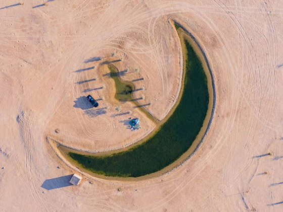 مصور يوثق جمال بحيرة على شكل هلال في دبي بعد أن عثر عليها صدفة صورة رقم 6