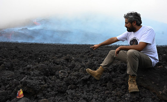 فيديو غريب.. خبز بيتزا على فوهة بركان ثائر في غواتيمالا! صورة رقم 3