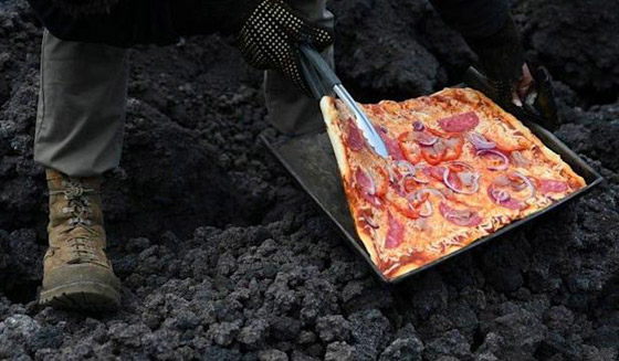 فيديو غريب.. خبز بيتزا على فوهة بركان ثائر في غواتيمالا! صورة رقم 7