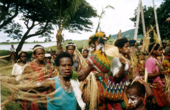 قبيلة تشامبولي.. حيث تحكم النساء ويرقص الرجال صورة رقم 8