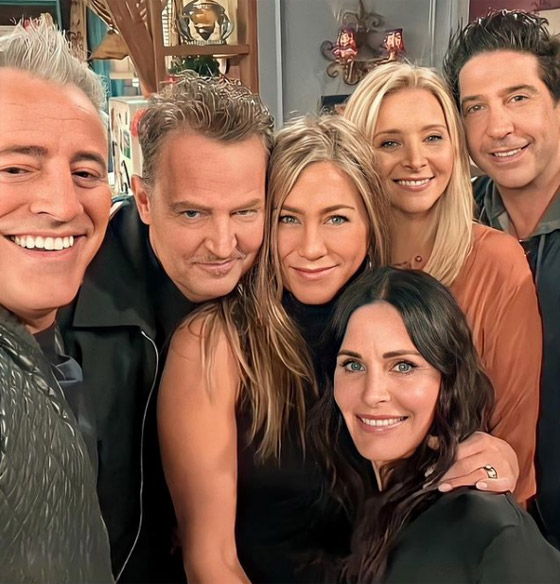 نجوم مسلسل (Friends) يلتقون مجددا بعد 17 عاما.. هل تغيّروا كثيرا؟ صورة رقم 2 نجوم مسلسل (Friends) يلتقون مجددا بعد 17 عاما.. هل تغيّروا كثيرا؟ صورة رقم 2