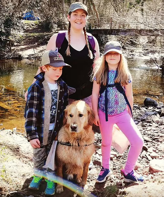 صداقة رائعة مؤثرة بين طفل كفيف وكلب مخلص يعوض الطفل عن فقدان حاسة البصر صورة رقم 20