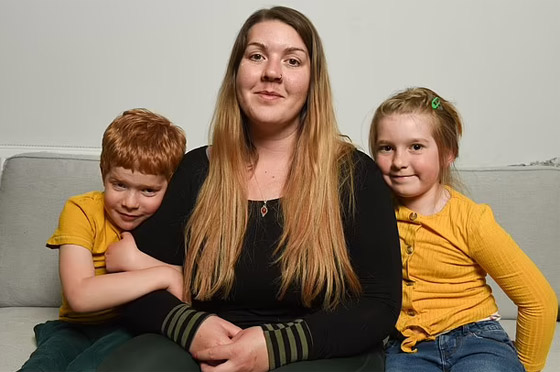 صداقة رائعة مؤثرة بين طفل كفيف وكلب مخلص يعوض الطفل عن فقدان حاسة البصر صورة رقم 22