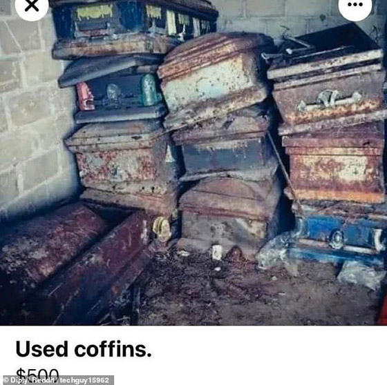 صور اغرب اشياء عرضت للبيع على الانترنت، منها توابيت مستعملة وأحذية لتزيين المائدة! صورة رقم 4