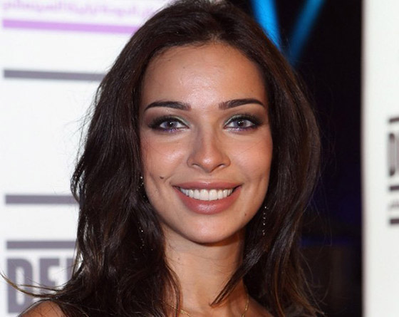 صور قديمة لـ نادين نسيب نجيم تصدم الجمهور! الفرق كبير قبل وبعد عمليات التجميل!  صورة رقم 17