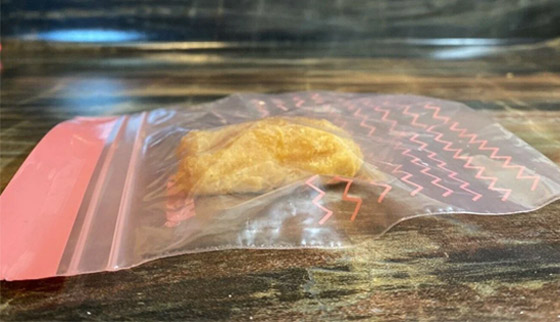 ماكدونالدز تبيع قطعة دجاج بـ100 ألف دولار بشكل لاعب Among Us صورة رقم 3