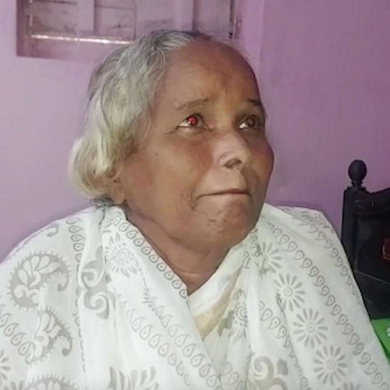 أغرب من الخيال: رجل هندى يدفن جثة زوجته ويقيم لها جنازة ليفاجأ بعودتها للمنزل! صورة رقم 5