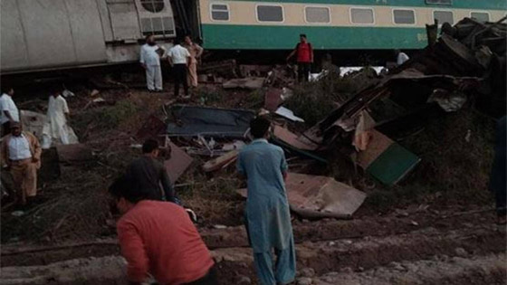 بالفيديو والصور.. عشرات القتلى في حادث تصادم قطارين بباكستان صورة رقم 2 بالفيديو والصور.. عشرات القتلى في حادث تصادم قطارين بباكستان صورة رقم 2