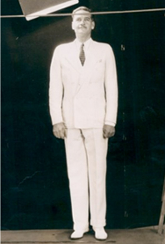 كلارنس ويلارد.. والحالة العجيبة للرجل الذي يتمدد! صورة رقم 7