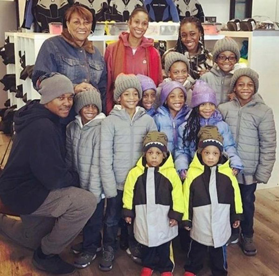 زوجان أمريكيان يستعدان لاستقبال طفلهما الـ15 بعد إنجابهم توائم خماسية صورة رقم 4