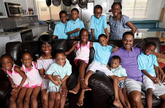 زوجان أمريكيان يستعدان لاستقبال طفلهما الـ15 بعد إنجابهم توائم خماسية صورة رقم 9