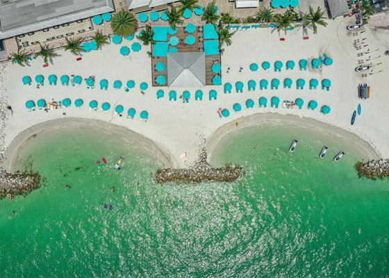 صور أجمل 10 شواطئ في العالم.. الخيار المثالي للهروب من الحياة اليومية صورة رقم 6