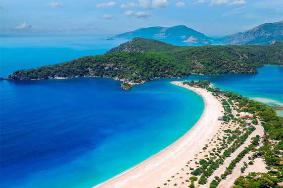 صور أجمل 10 شواطئ في العالم.. الخيار المثالي للهروب من الحياة اليومية صورة رقم 7