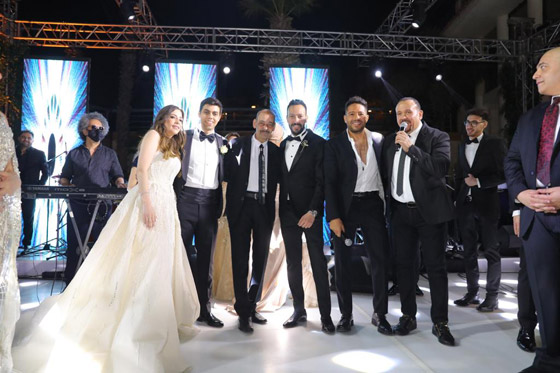 فيديو: تامر حسني يطلب 
