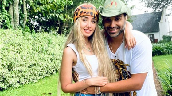 صور هنا الزاهد بإطلالة غريبة ومثيرة من الخمسينات! صورة رقم 4