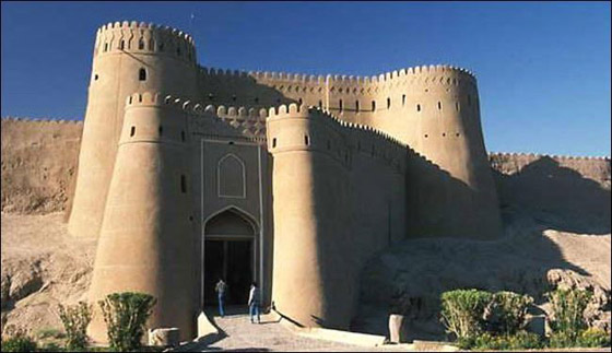 قلعة بام.. وأسرار أكبر مبنى طيني في العالم صورة رقم 2